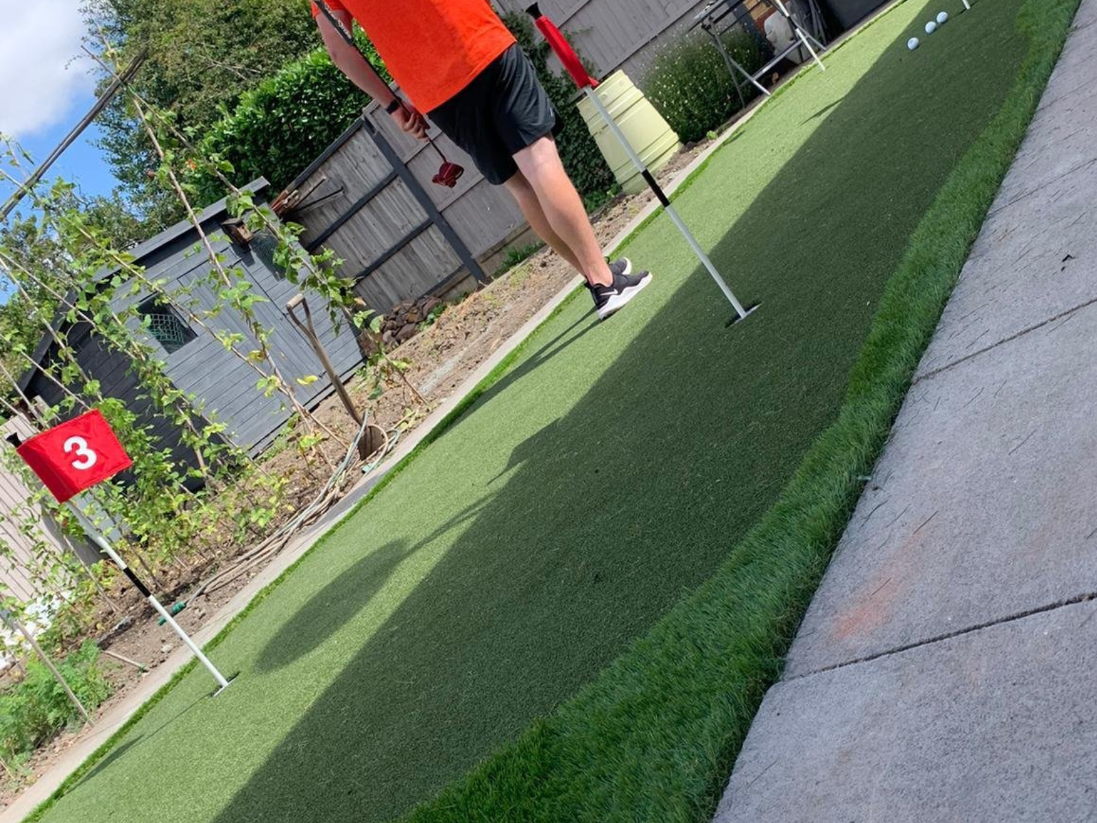Custom golf putting green